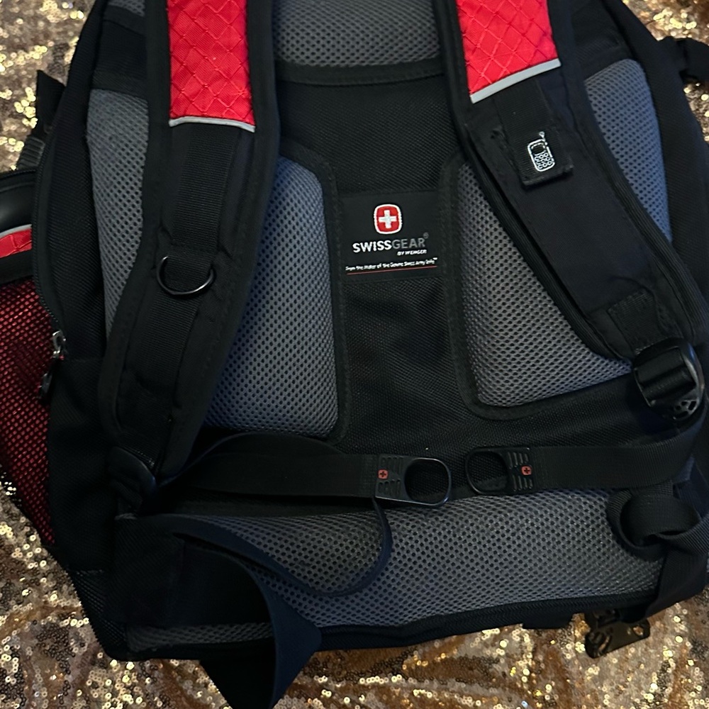 EUC Red & Black Wenger SwissGear Maxxum Laptop Backpack. - Picture 5 of 5